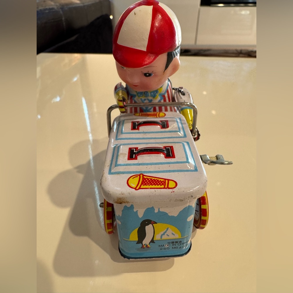 Vintage Wind Up Tin Toy Ice Cream Cart vendor - Works great! - Picture 4 of 8